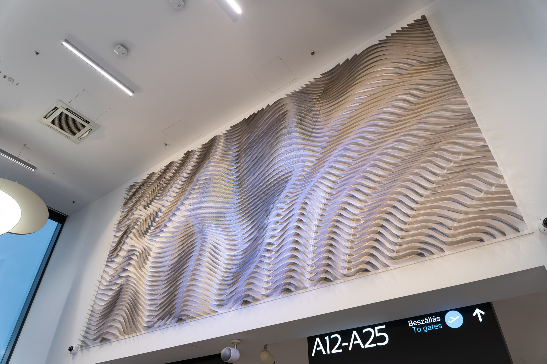 Az Airport installáció fényvezetése egy másik nézetből
